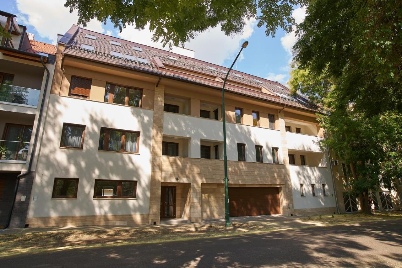 Sunlight Bronze - Szeged Apartment Exterior photo