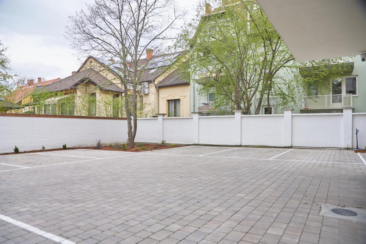 Sunlight Bronze - Szeged Apartment Exterior photo